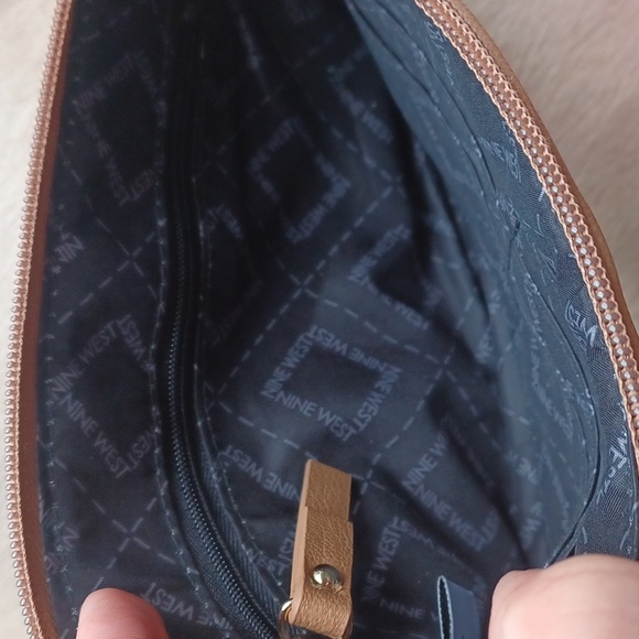 Nine West wristlet - Picture 5 of 14